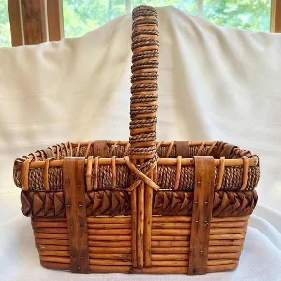 Hand Woven Basket with Handle Vintage Intricate Design EUC - Picture 2 of 14